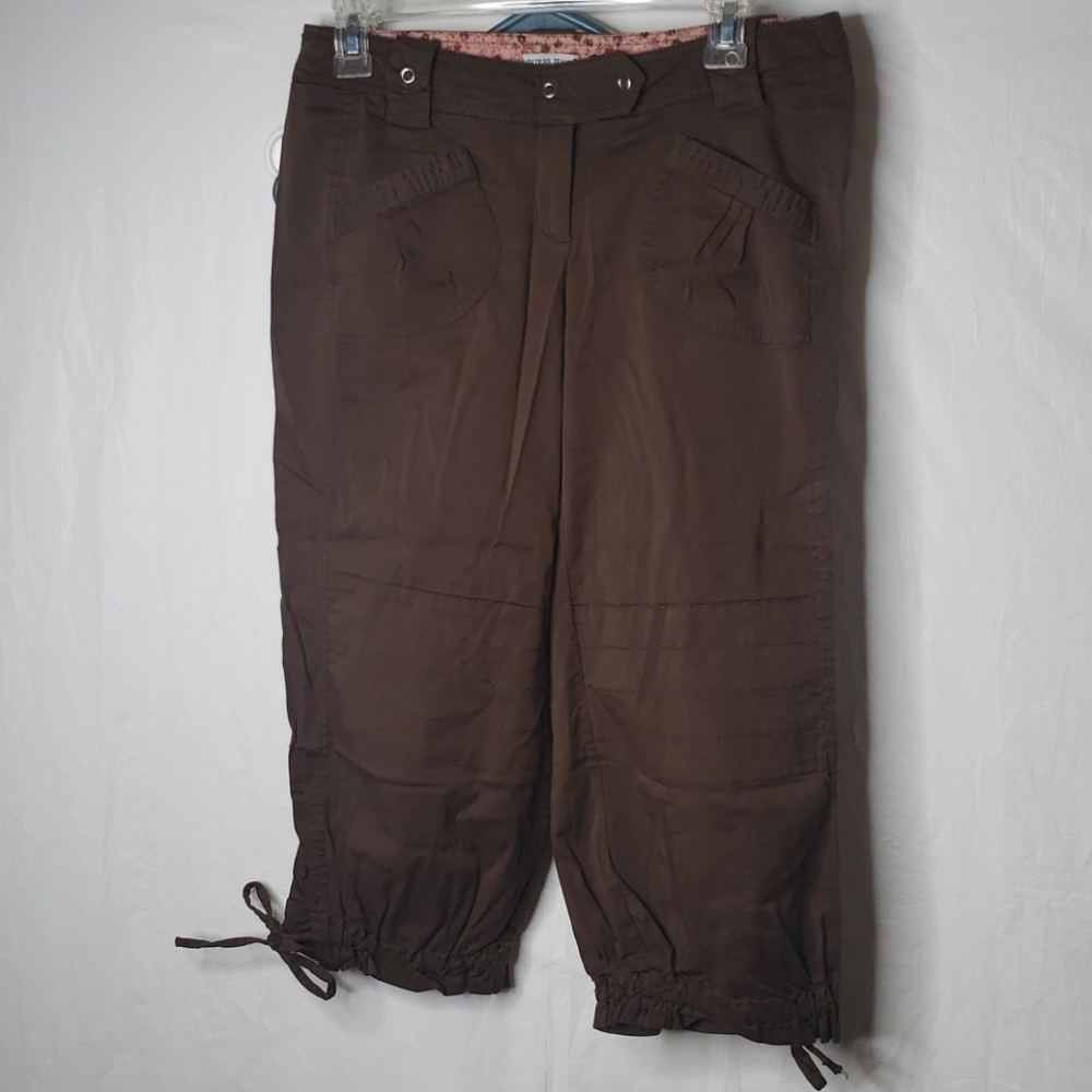 Guess brand women's capri pants
